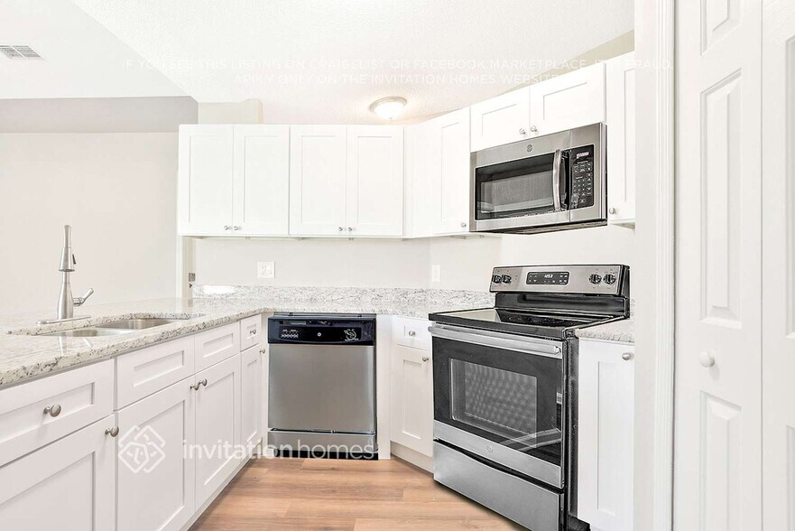 Building Photo - 676 Regency Way