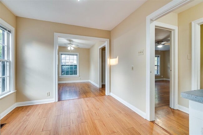 Building Photo - 1011 E 49th St