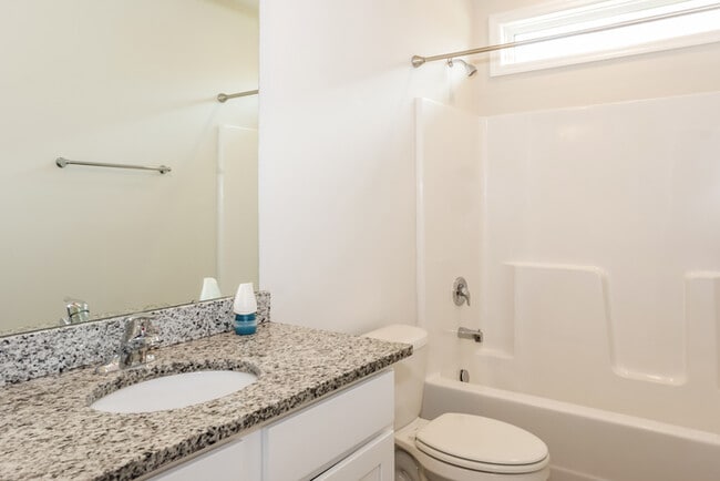 Building Photo - Beautiful Huntsville 3 Bedroom