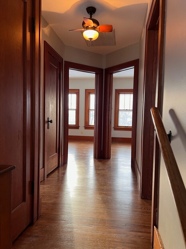 Building Photo - 907 Albion Ave