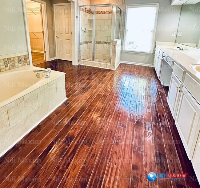 Building Photo - Beautiful house in the LAMBERT cluster in ...