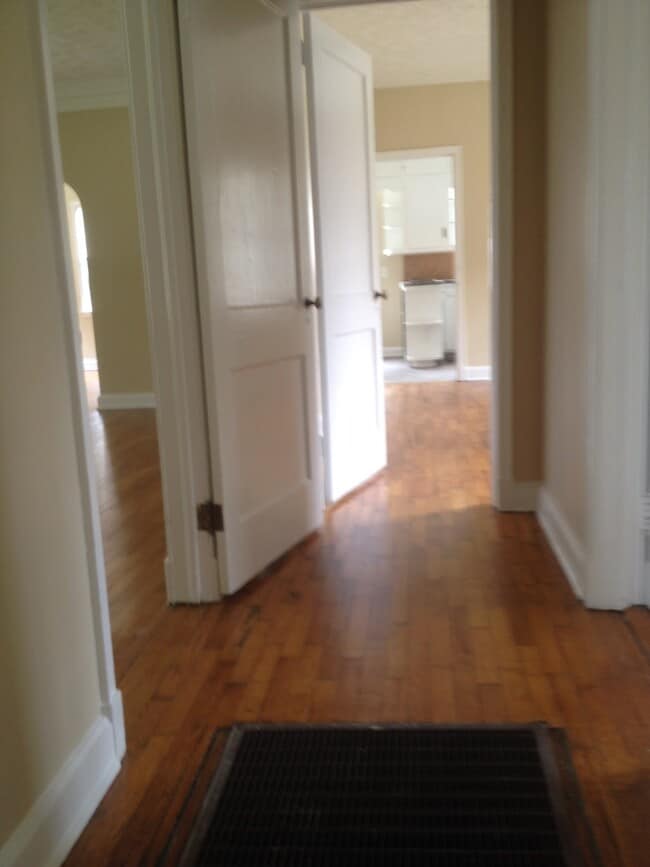 Building Photo - **AVAILABLE NOW**3 Bedroom / 2 Bathroom Ho...