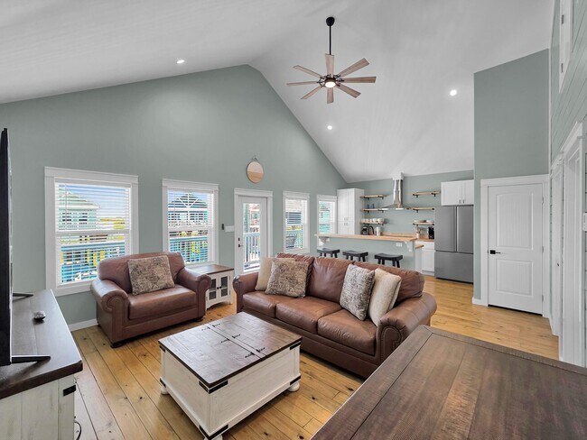 Building Photo - 1032 Sunset Cir