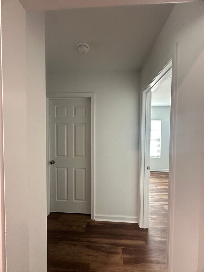 Building Photo - 219 Charleston Dr