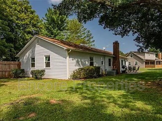 Building Photo - 2141 Stonehaven Rd