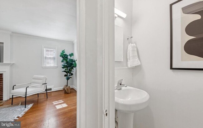 Building Photo - 4413 Butterworth Pl NW