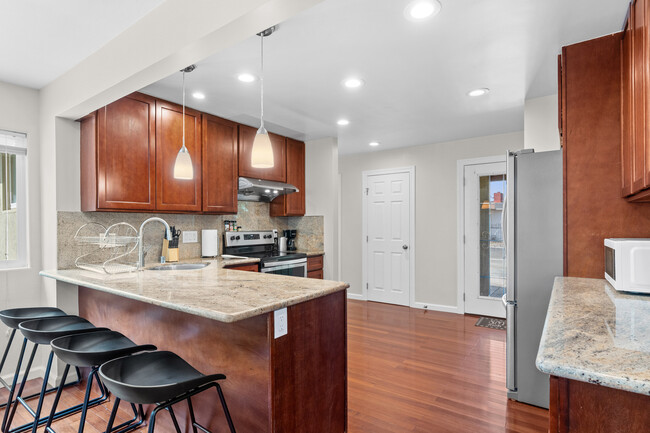 Kitchen - 2302 Oakwood Dr