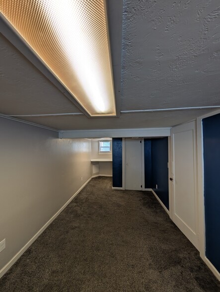 Building Photo - 1123 N Hayes Ave