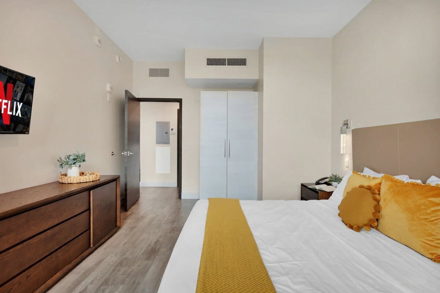 Building Photo - 777 N Ocean Dr