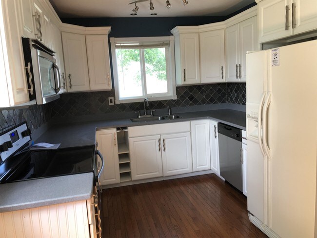 Building Photo - 412 Cherokee Dr