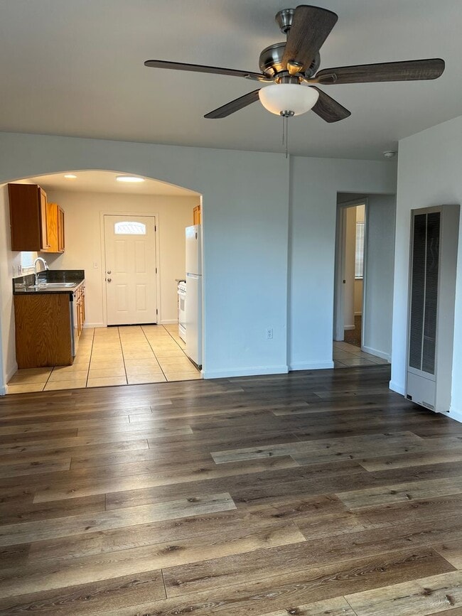 Building Photo - UPDATED 3 BEDROOM HOUSE WITH LARGE BACKYARD!