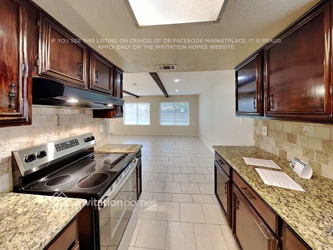 Building Photo - 16511 Forest Bend Ave