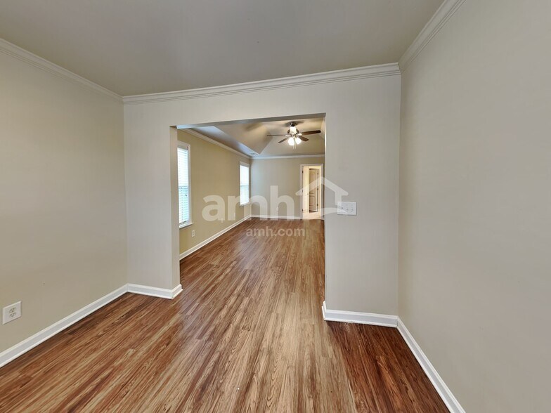 Building Photo - 5177 Rosewood Pl