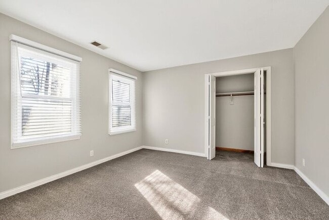 Building Photo - Beautiful Home surrounded by nature!