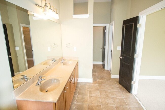 Building Photo - 5720 Pine Oak Dr NW