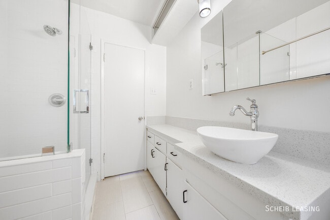 Building Photo - 426 Rexford Dr