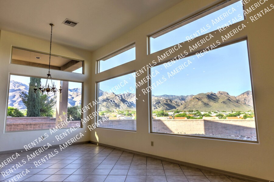 Building Photo - 5032 N Valley Shadows Pl