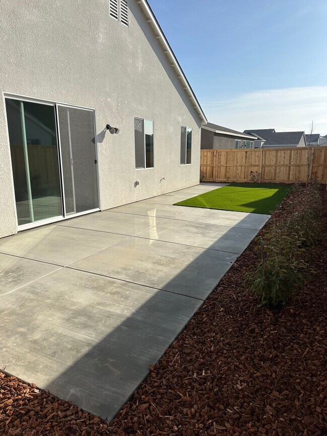 Building Photo - 8925 County Crst Dr