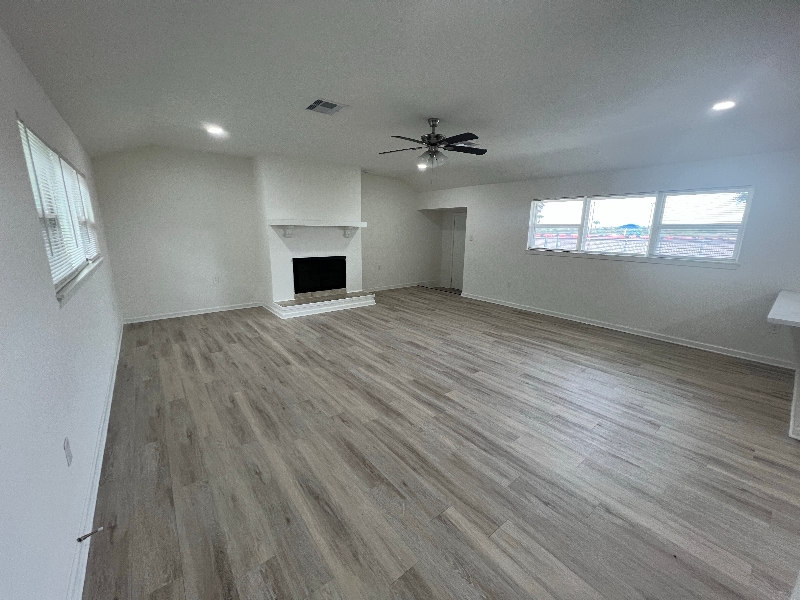 Building Photo - 1 10th Ave N