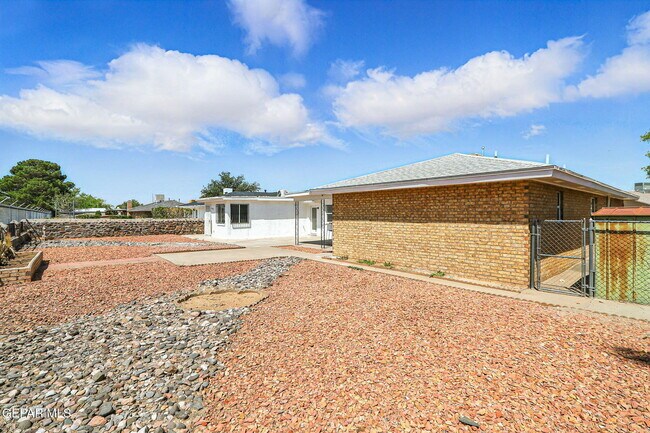 Building Photo - 408 San Blas Dr