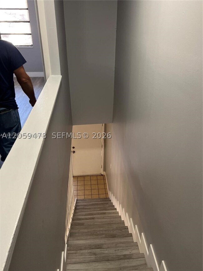 Building Photo - 645 W 68th St