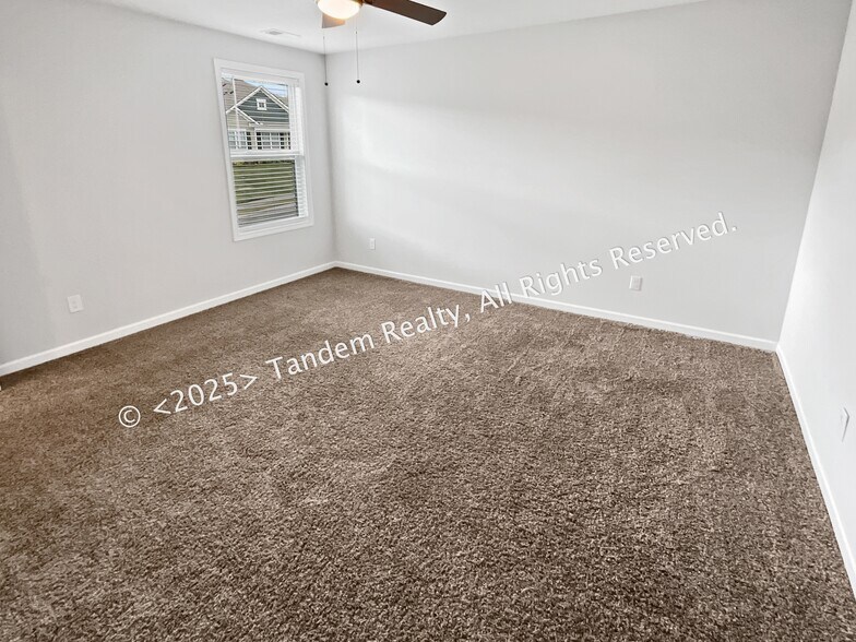 Building Photo - 8020 Forest Hills Dr