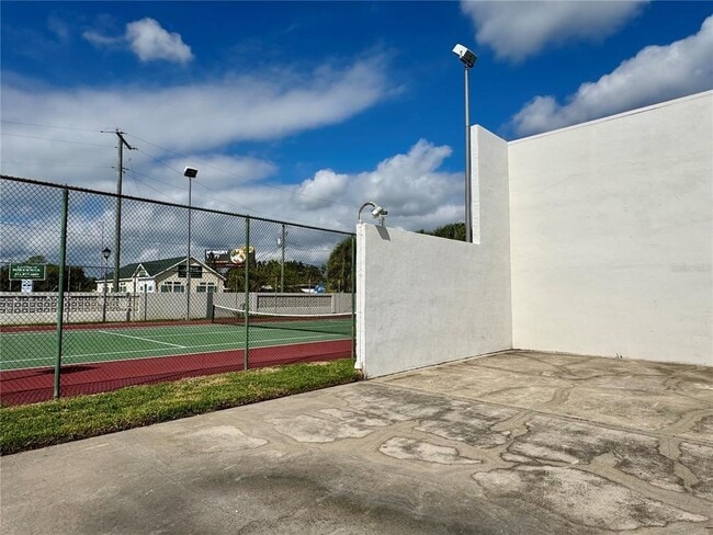 Building Photo - 9205 Tudor Dr