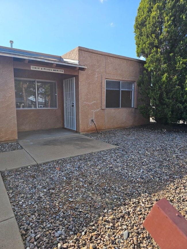 Building Photo - FRESHLY REMODELED!
