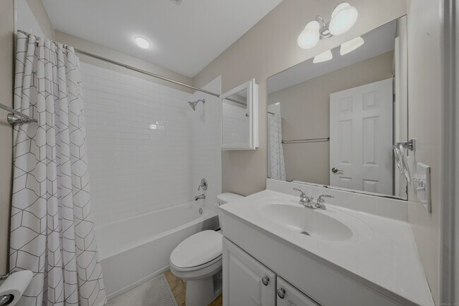 Building Photo - 1707 Summer St