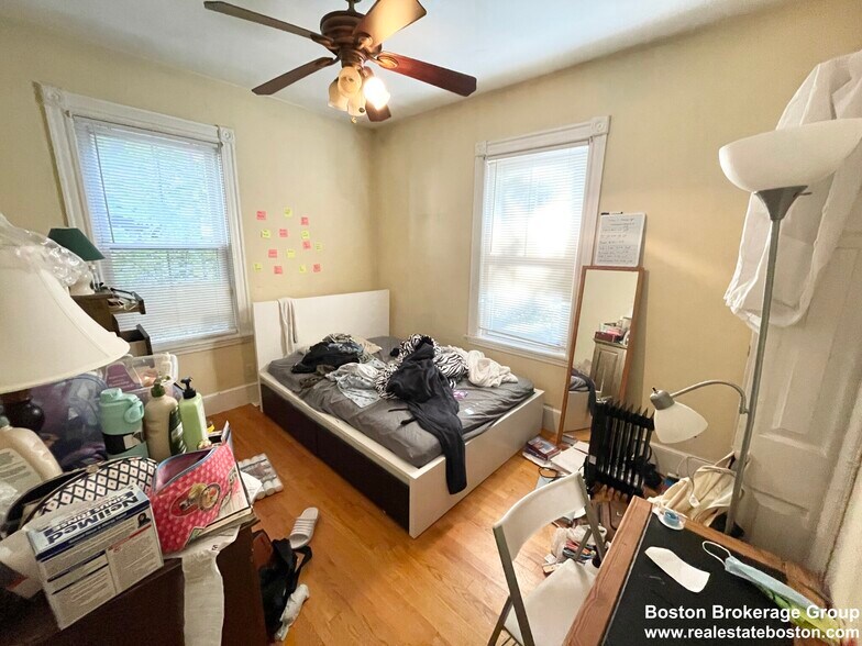 Building Photo - 112 Hillside St