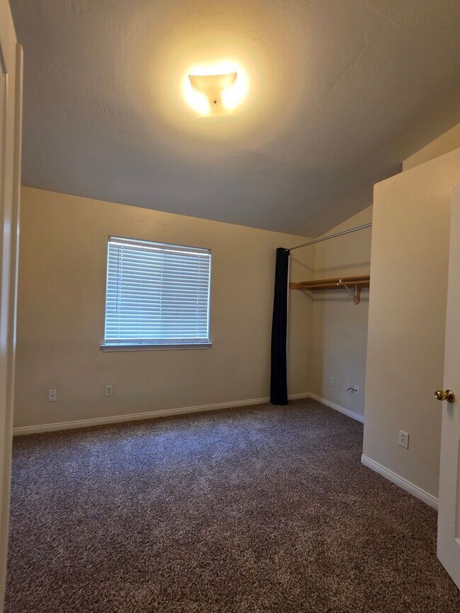Building Photo - 10104 Brookline Woods Dr