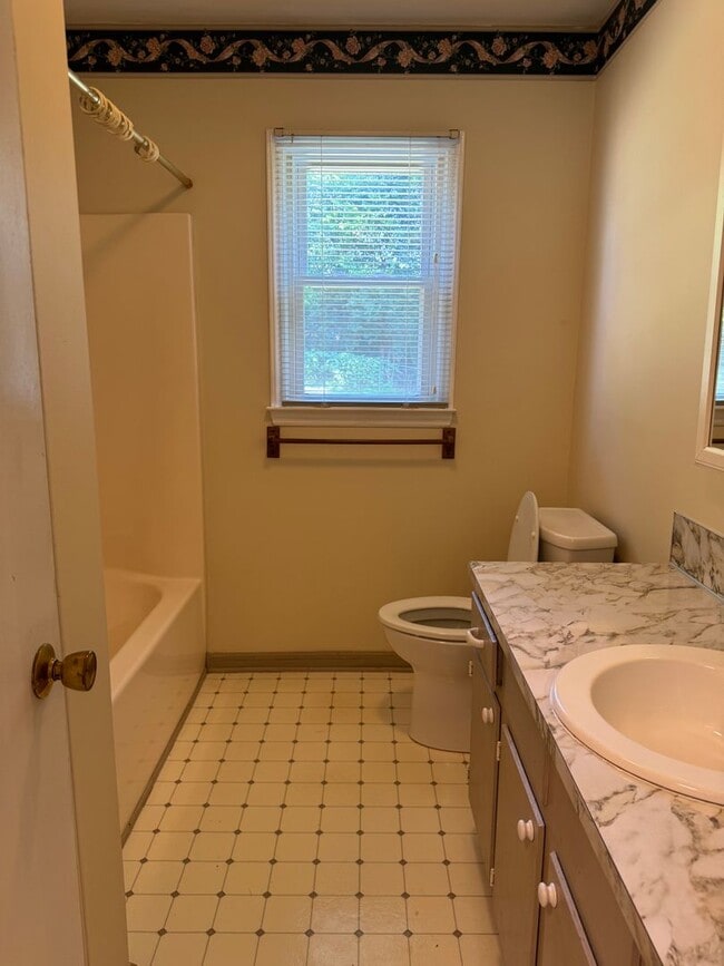 Building Photo - 5672 Claridge Dr