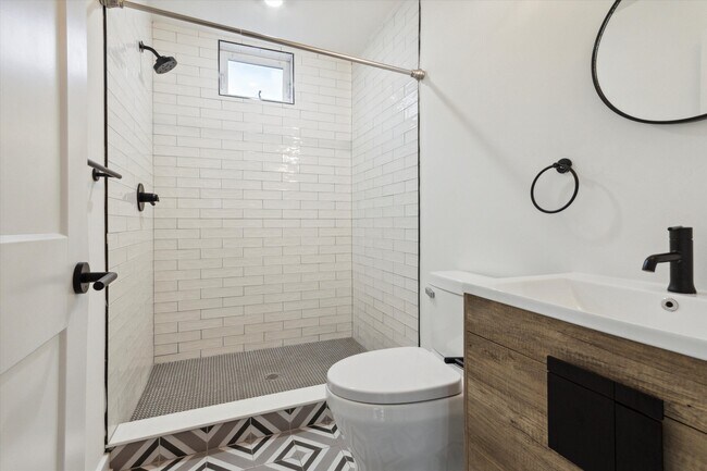 Building Photo - 1533 N Sydenham St