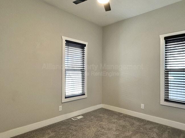 Building Photo - 823 Sahwatch St