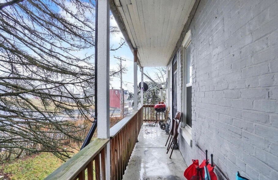 Building Photo - 414 S Park St