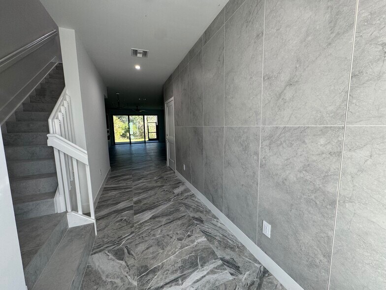 Foyer - 10927 Salt Bay Way