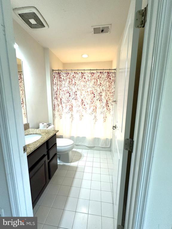 Building Photo - 25795 Clairmont Manor Square