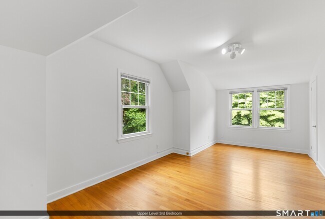 Building Photo - 190 E Rocks Rd