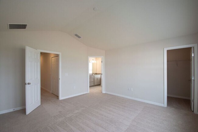 Building Photo - 3936 Plainview Dr