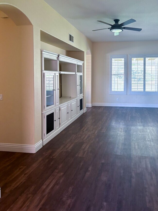Building Photo - Murrieta - 4 bed / 2.5 bath home