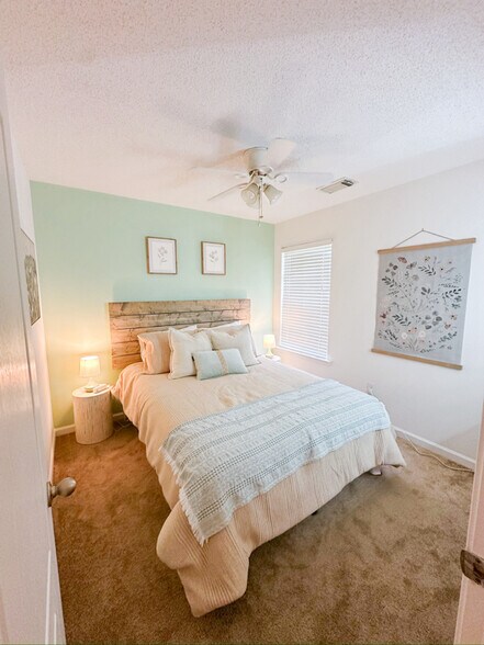 Building Photo - 3738 Cres Gardens Dr