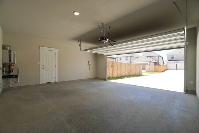 Building Photo - 136 Greinert Dr