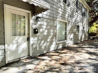 Building Photo - 662 Bellemeade Dr SW