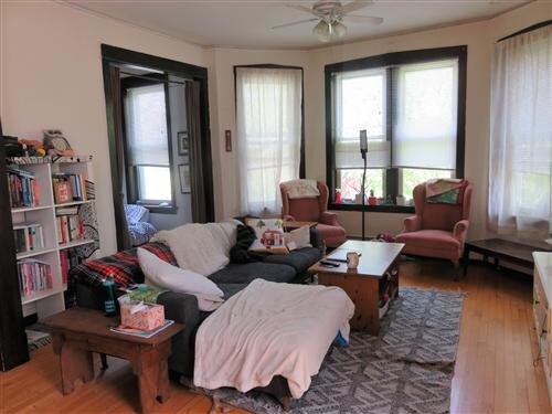 Primary Photo - 2021 W Shakespeare Ave