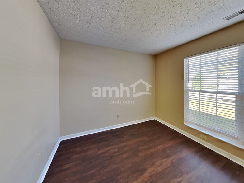 Building Photo - 769 Kingston Cir
