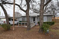 Building Photo - Handicap Accessible 2 Bed 1 Bath With Huge Yard In Burkburnett!