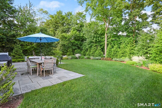 Building Photo - 26 Long Lots Ln