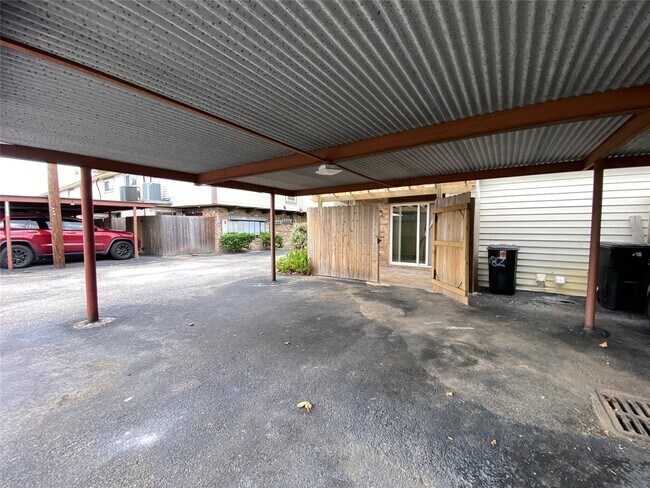 Building Photo - 10682 Hazelhurst Dr