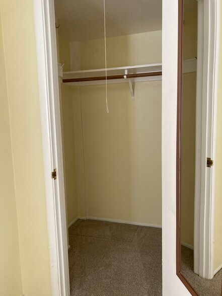 Bedroom walk-in closet - 5 Lorton Ave