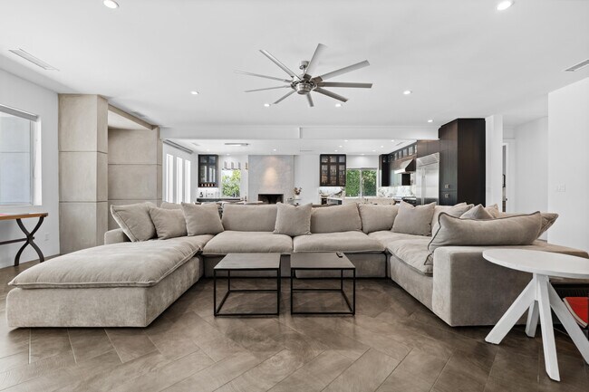 Building Photo - 41750 Hermitage Dr